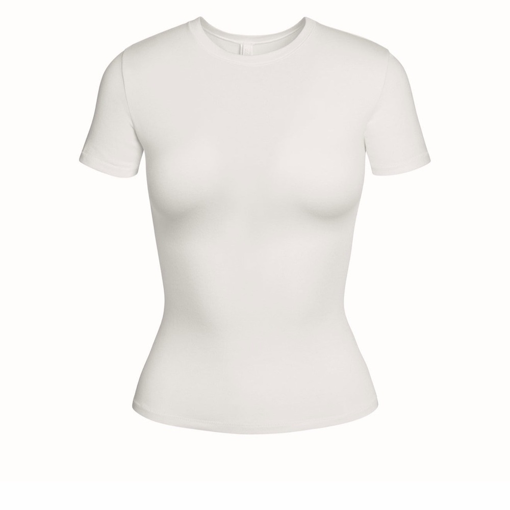 NEW! SKIMS Cream Short Sleeve Tee